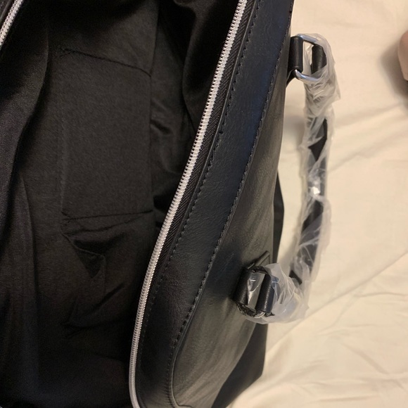 Kenneth Cole purse - Picture 2 of 2